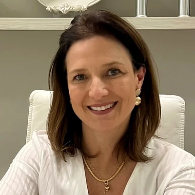 Dra. Giusva Carazzo Zart, Cirurgiã-Dentista na Clivie em Santo Ângelo