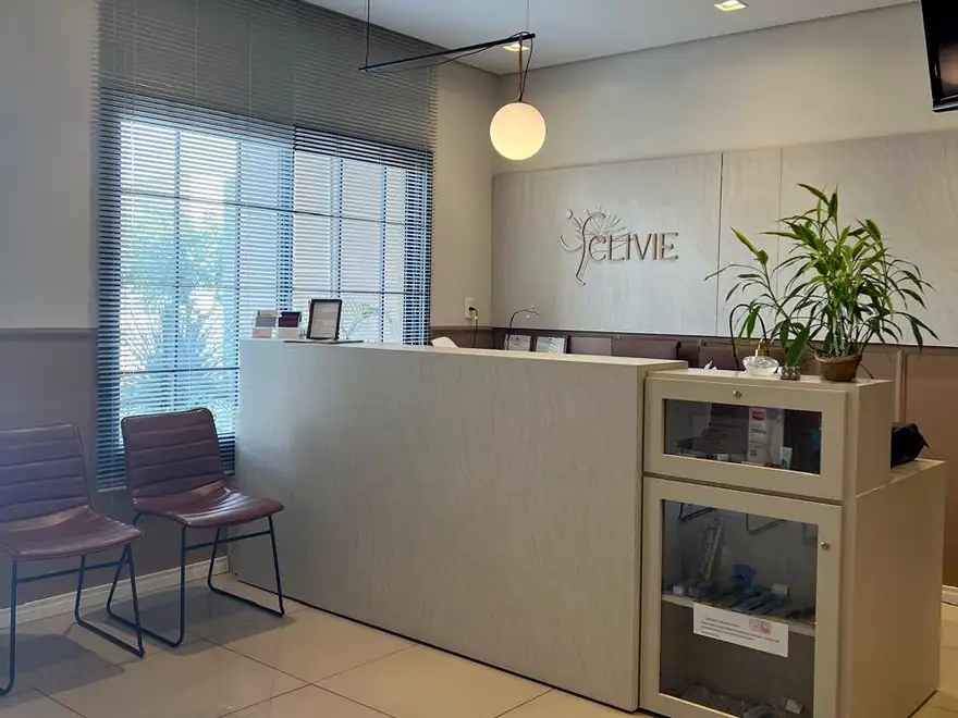 Recepção e balcão de atendimento da Clivie